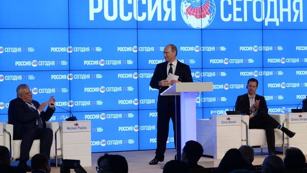 Президент РФ В. Путин посетил МИА Россия сегодня - Sputnik Азербайджан