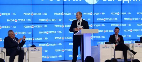 Президент РФ В. Путин посетил МИА Россия сегодня - Sputnik Азербайджан