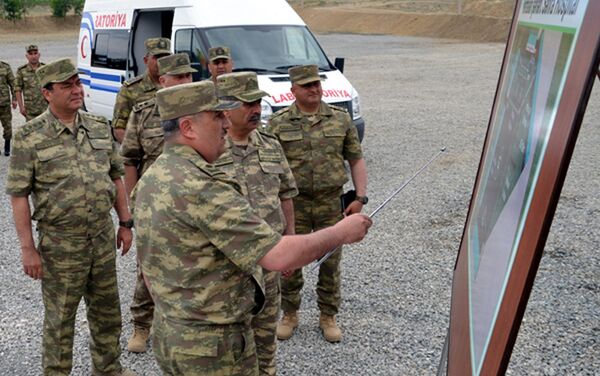 Министр обороны побывал в прифронтовой зоне - Sputnik Азербайджан