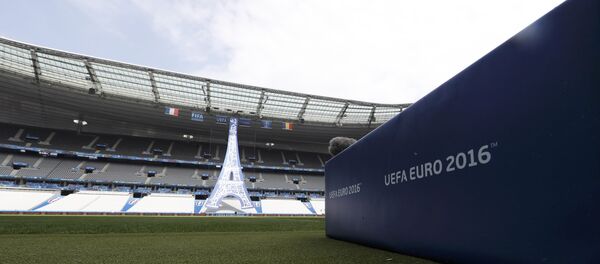 Подготовка к UEFA-2016 на стадионе французского города Сен-Дени Подготовка к UEFA-2016 на стадионе французского города Сен-Дени - Sputnik Азербайджан