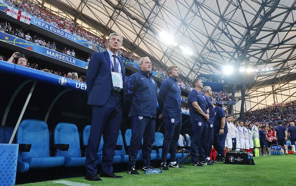 Тренер сборной Англии по футболу Рой Ходжсон (первый слева) - Sputnik Азербайджан