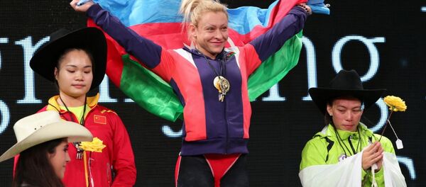Азербайджанская и болгарская тяжелоатлетка, чемпионка мира, трёхкратная чемпионка Европы Боянка Костова - Sputnik Азербайджан