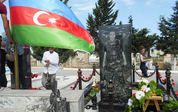 Могила национального героя Азербайджана Самида Иманова - Sputnik Азербайджан