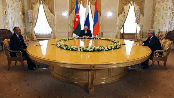 Президент России Владимир Путин, президент Азербайджана Ильхам Алиев и президент Армении Серж Саргсян во время встречи в Санкт-Петербурге - Sputnik Азербайджан