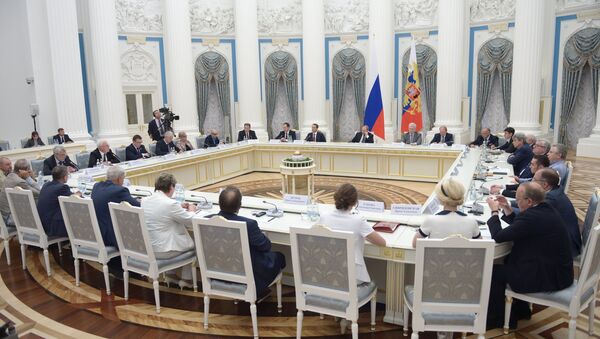 Президент РФ встретился с участниками Общероссийского исторического собрания - Sputnik Азербайджан