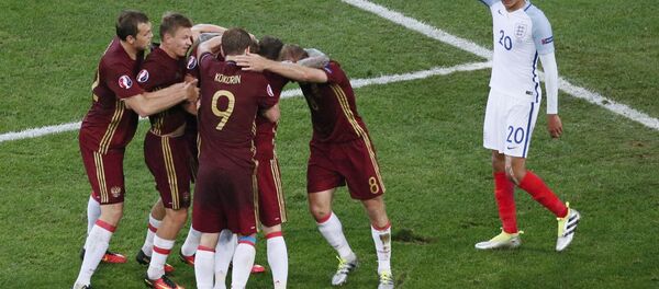 Сборная России по футболу во время матча с Англией Сборная России по футболу во время матча с Англией - Sputnik Азербайджан