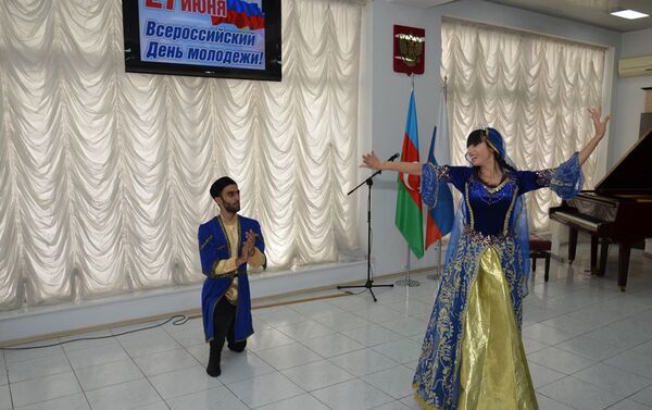 В Российском информационно-культурном центре отметили День молодежи России - Sputnik Азербайджан