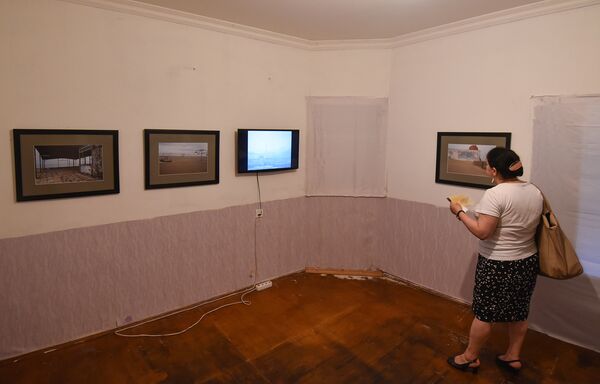 В проектном пространстве ARTIM прошла выставка “В этом городе ярких огней…” - Sputnik Азербайджан