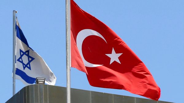 Türkiyə və İsrail bayraqları Türkiyə Respublikasının Tel-Əvivdəki səfirliyinin üzərində dalğalanır - Sputnik Азербайджан