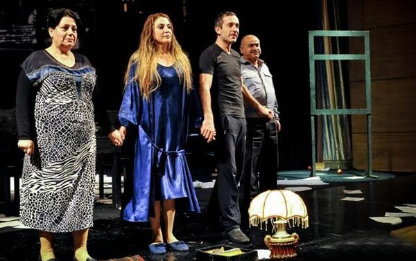Azərbaycan Dövlət Akademik Milli Dram Teatrında “Qatil” tamaşası nümayiş olunub - Sputnik Azərbaycan