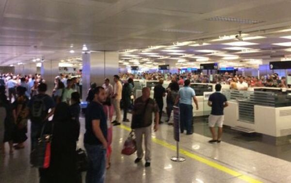Взрывы в крупнейшем аэропорту Турции - Sputnik Азербайджан