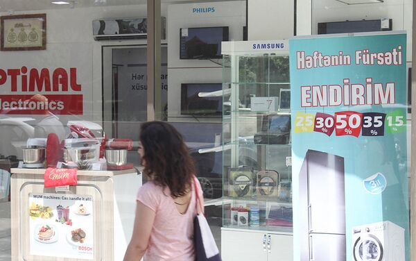 Elektrik mallar mağazalarında da bu cür reklamları görmək olur - Sputnik Azərbaycan