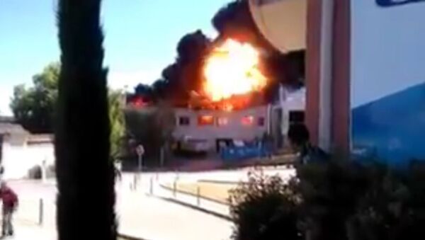 Очевидец снял на видео пожар и взрыв в больнице на юге Франции - Sputnik Азербайджан