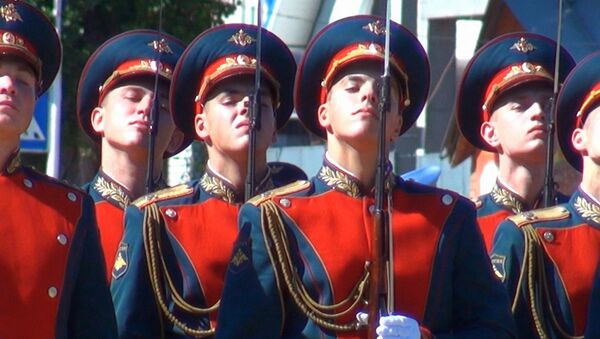 Сотни людей простились с российским полковником, убитым боевиками ИГ - Sputnik Азербайджан