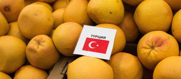 Турецкие мандарины в одном из магазинов Омска - Sputnik Азербайджан