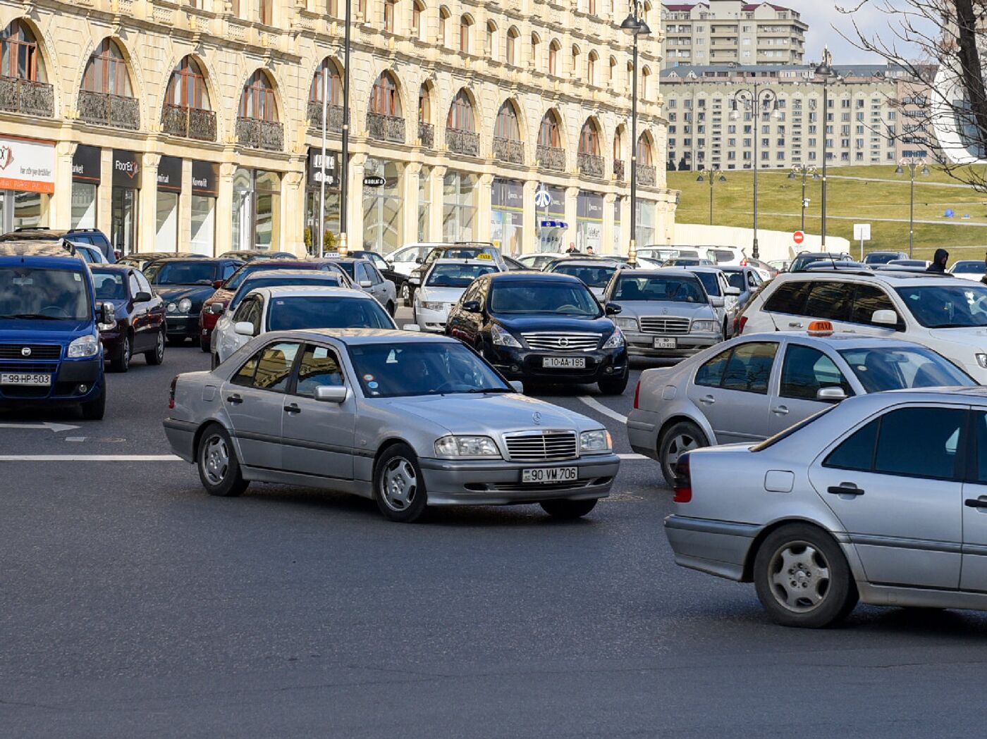 Как изменятся цены на автомобили в Азербайджане? - 30.03.2023, Sputnik  Азербайджан