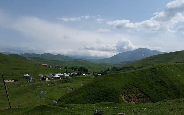 Хошбулаг находится в семи километрах от райцентра - Sputnik Азербайджан