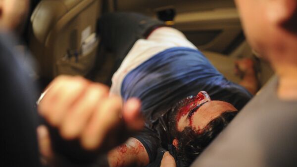 Человек, который был ранен во время протеста против переворота - Sputnik Азербайджан