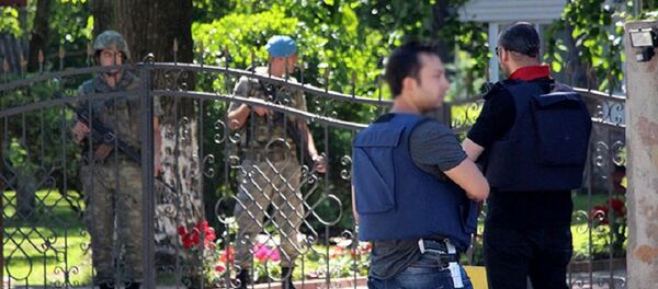 Полиция ведет обыск в доме помощника экс-президента Турции генерал-майора Исмаила Гюнешера - Sputnik Азербайджан