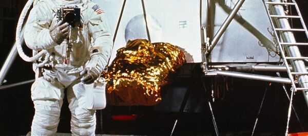 Командир экипажа Аполлон-11  Нил Армстронг - Sputnik Азербайджан