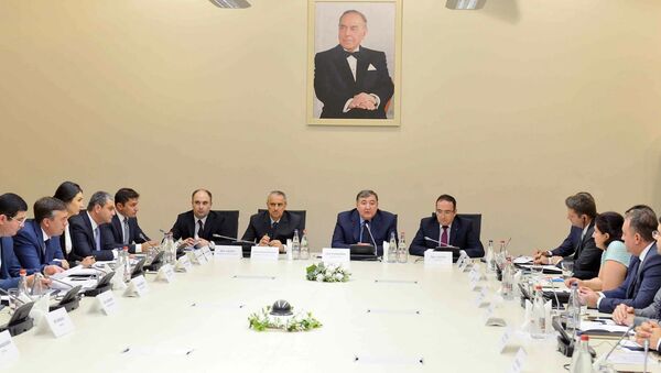 Встреча министра налогов АР Фазиля Мамедова с представителями Американской торговой палаты в Азербайджане - Sputnik Азербайджан