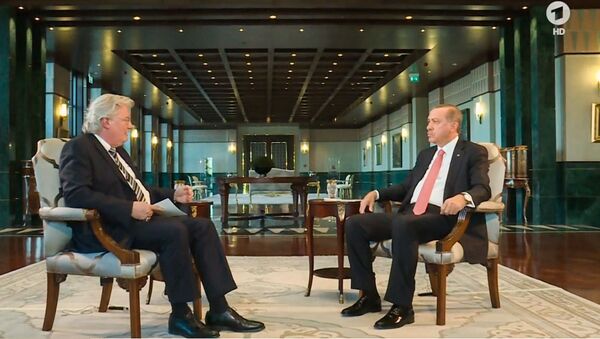 Президент Турции Реджеп Тайип Эрдоган дает интервью германскому телеканалу ARD - Sputnik Азербайджан