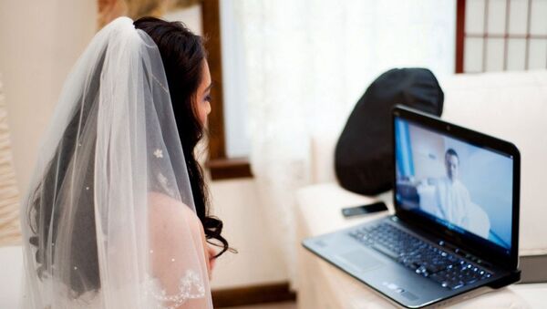 İtaliyalı qızla pakistanlı oğlanın Skype nikahı rəsmiləşdirildi - Sputnik Azərbaycan