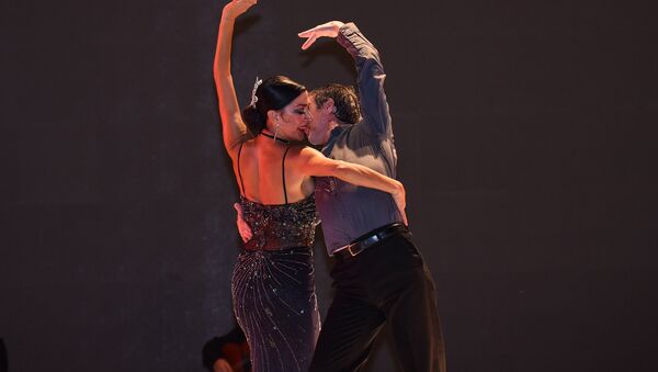Танец фламенко в исполнении ансамбля Kastro Romero Flamenko на сцене VIII Габалинского международного фестиваля - Sputnik Azərbaycan