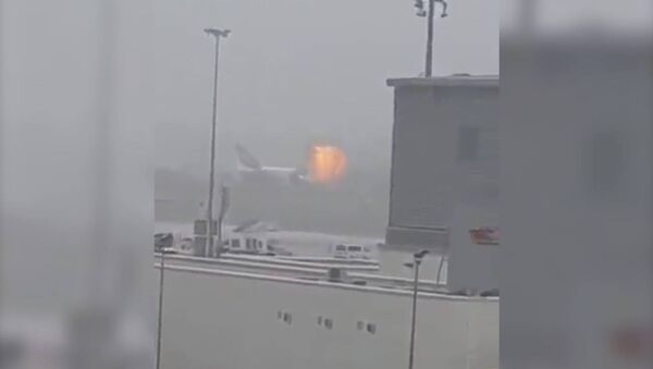 Boeing 777 загорелся при посадке в аэропорту Дубая - Sputnik Азербайджан