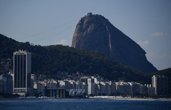 Арена пляжного волейбола и гора Сахарная Голова в Рио-де-Жанейро. - Sputnik Азербайджан