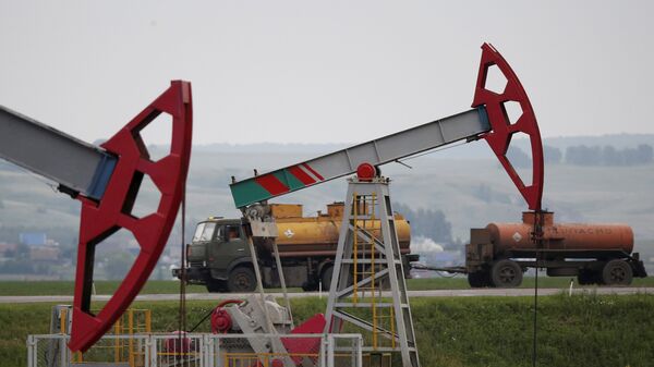 Нефтяные насосы в Уфе, Республика Башкортостан, Россия - Sputnik Азербайджан