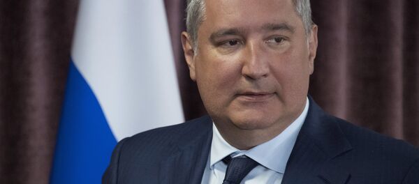 Премьер-министр РФ Д. Медведев провел совещание о перспективах развития электронной промышленности - Sputnik Азербайджан