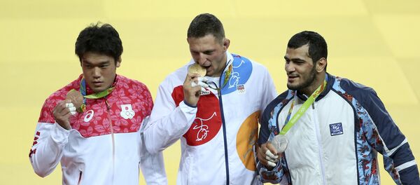 Дзюдо. Церемония награждения. Справа налево: Эльмар Гасымов, Лукас Крпалек (Чехия) и Рюносукэ Хага (Япония) Дзюдо. Церемония награждения. Справа налево: Эльмар Гасымов, Лукас Крпалек (Чехия) и Рюносукэ Хага (Япония) - Sputnik Азербайджан
