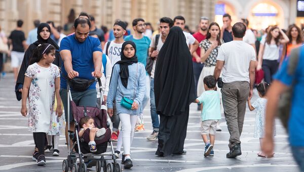 Арабские туристы на улице Торговой в Баку, фото из архива - Sputnik Азербайджан