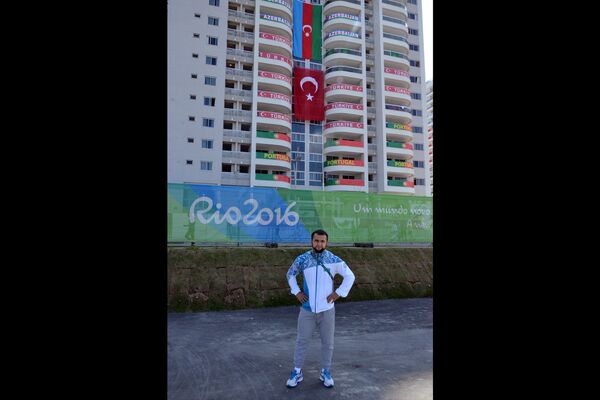 Азербайджанец Ниджат Рагимов, завоевавший первое золото для Казахстана в Олимпийской деревне - Sputnik Азербайджан