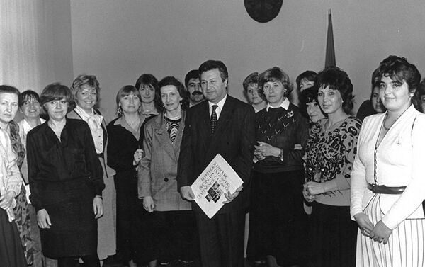 Встреча с представителями женских организаций. Баку, 1992 год - Sputnik Азербайджан