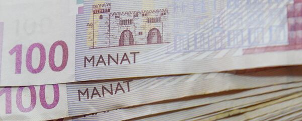 Купюры достоинством в 100 манатов - Sputnik Азербайджан