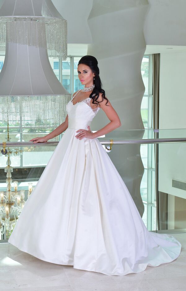 Фотосессия участниц конкурса Miss Union Baku 2016 в свадебных платьях - Sputnik Азербайджан