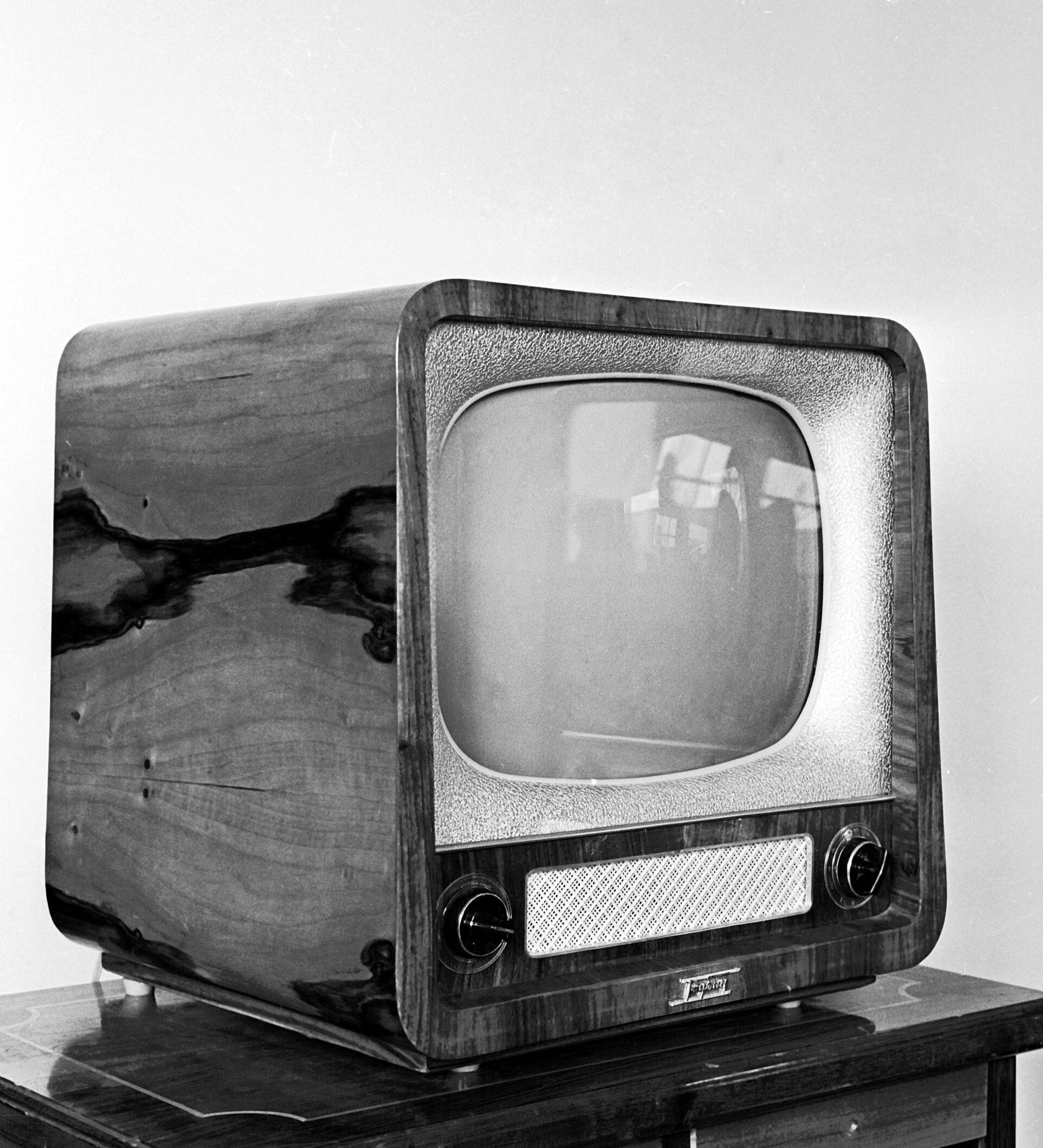 Когда был первый телевизор. Телевизор National NX-32th100. Телевизор Рубин 704. Советский телевизор Рубин. Центральная студия телевидения СССР 1951.