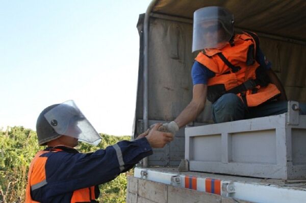 Все взрывоопасные предметы, обнаруженные во время раскопок, были вывезены для дальнейшего уничтожения - Sputnik Азербайджан