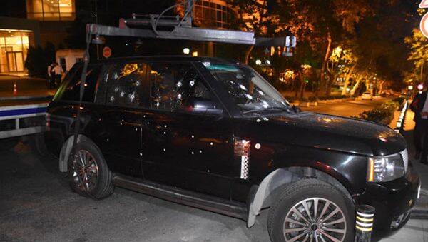Простреленный автомобиль Ровшана Лянкяранского - Sputnik Азербайджан