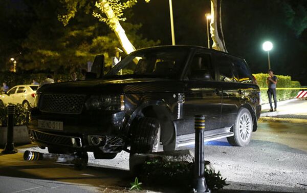 Автомобиль Ровшана Лянкяранского на месте кровавой перестрелки в Стамбуле - Sputnik Азербайджан