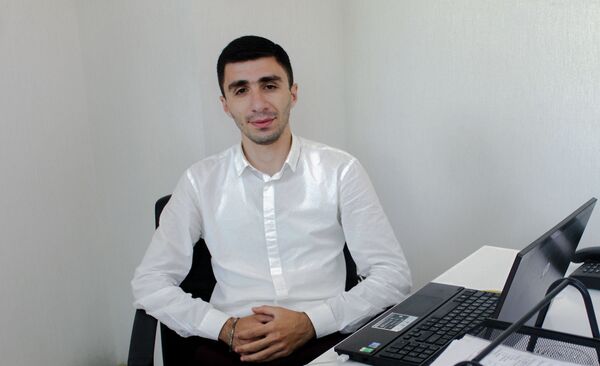 Представитель Qaya Əmlak, Орхан Абдуллаев Представитель Qaya Əmlak, Орхан Абдуллаев - Sputnik Азербайджан