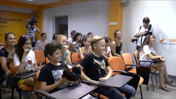 Тарусова: участники театра-студии Гюнай – это будущие профессионалы - Sputnik Азербайджан