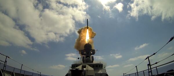 Корабли РФ совершили пуск крылатых ракет по объектам &quot;Джебхат ан-Нусры&quot; в Сирии - Sputnik Азербайджан