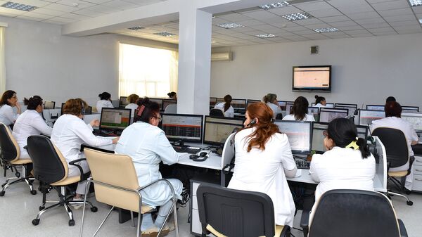 Колл-центр Республиканской клинической больницы - Sputnik Азербайджан