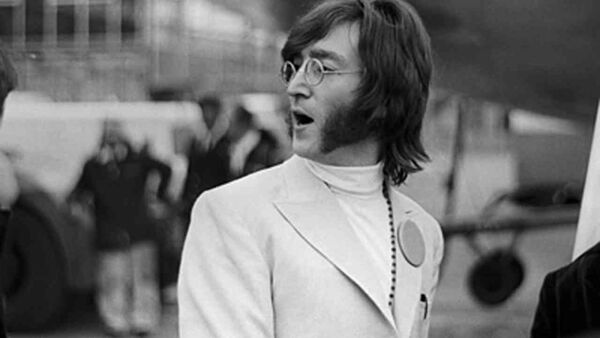 Бакенбарды британского рок-музыканта Джона Леннона - Sputnik Азербайджан