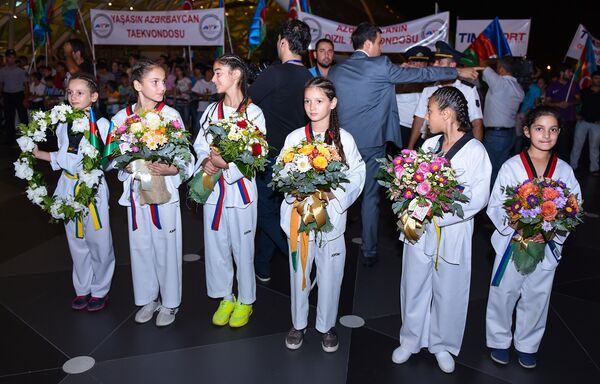 Азербайджанские олимпийцы вернулись домой - Sputnik Азербайджан