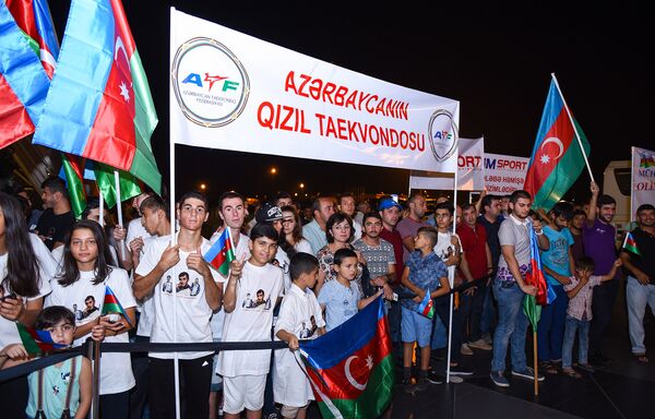 Heydər Əliyev Beynəlxalq Hava Limanında Rio-dan qayıdan idmançıların qarşılanma mərasimi - Sputnik Azərbaycan