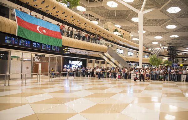Heydər Əliyev Beynəlxalq Hava Limanında Rio-dan qayıdan idmançıların qarşılanma mərasimi - Sputnik Azərbaycan